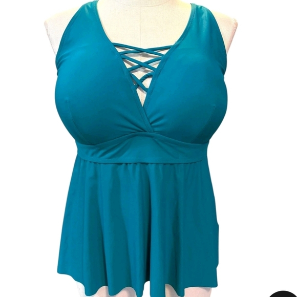 torrid Other - Torrid 6(6X) Wireless XO Triangle Padded Tankini Swim TOP ONLY